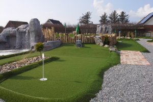 Golfdesign Adventure Golfbane med græskanter og vandfald